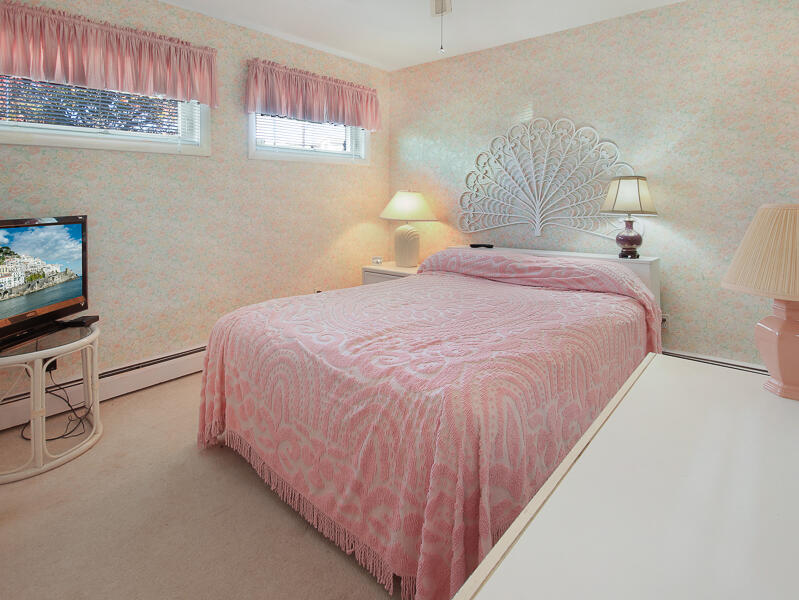 8101 Seaview Ave - Image 14