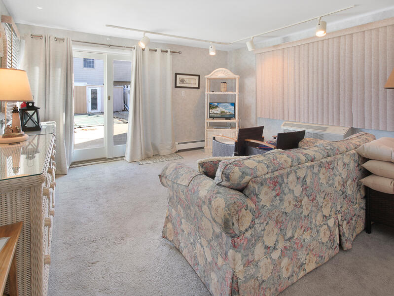 8101 Seaview Ave - Image 6