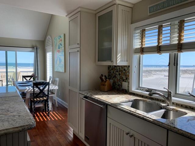 9006B Beach Ave. - Image 6