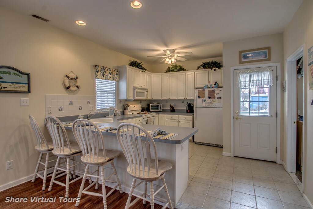 204 E Buttercup Rd. - Image 9