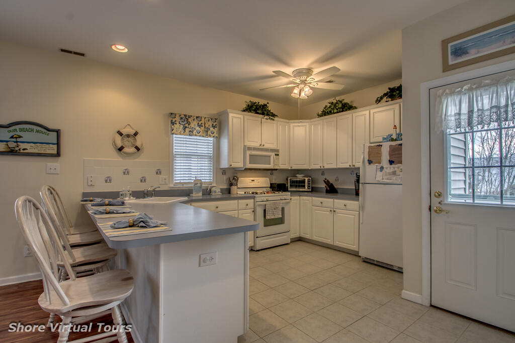 204 E Buttercup Rd. - Image 11