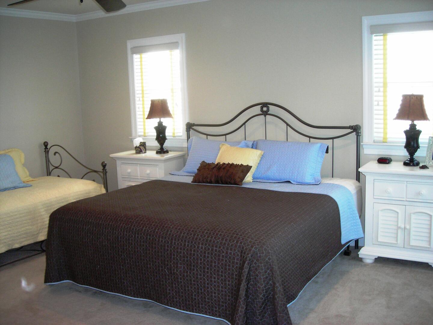 319 E. Farragut Rd - Image 12