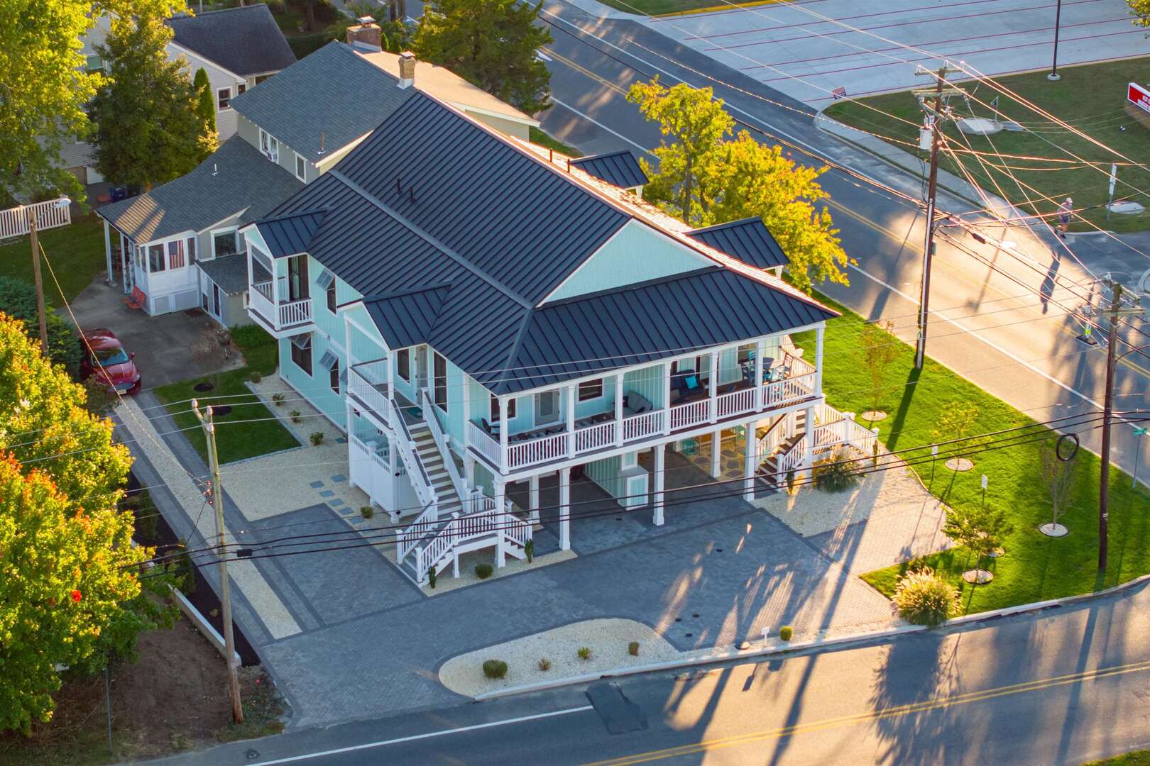 739 Broadway - Image 4