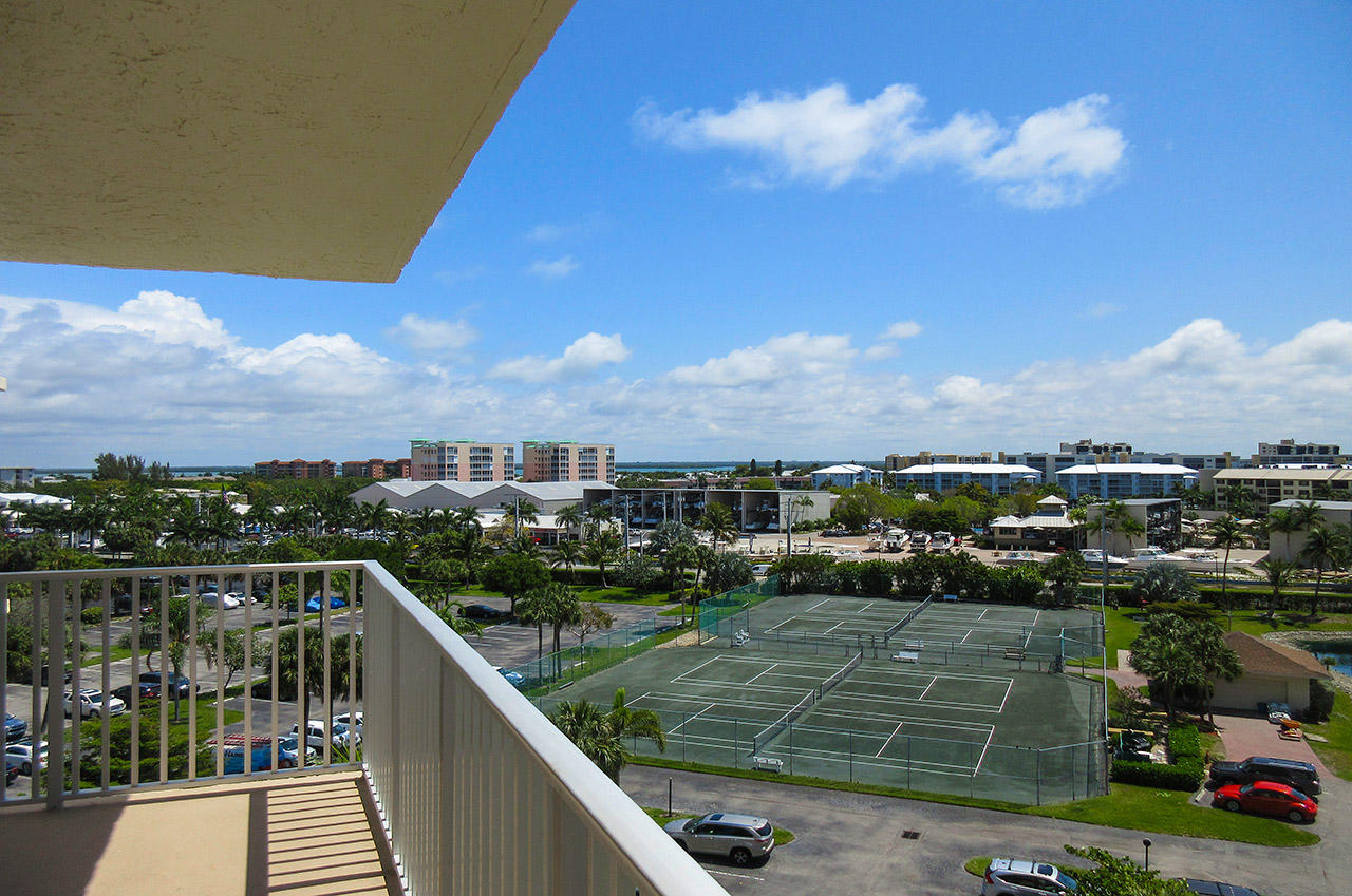 Balcony has both partial Gulf View and Bay View