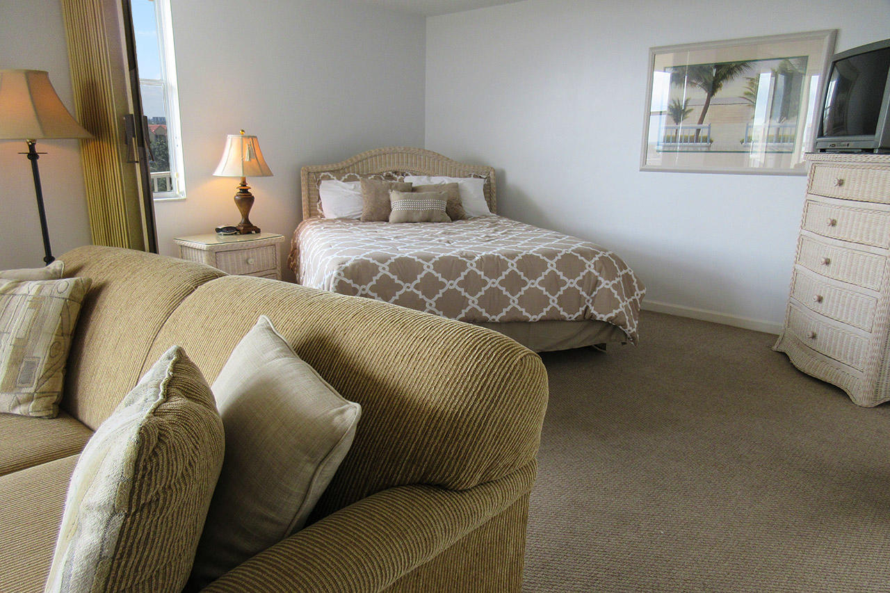Lovely Estero Beach And Tennis Club 608B