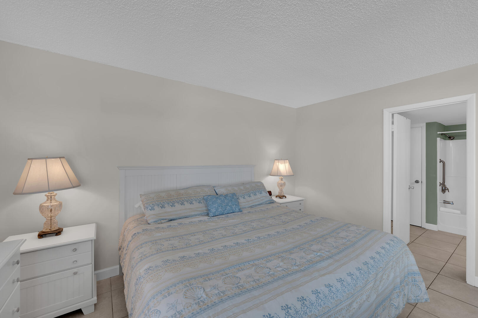 King sized bed 