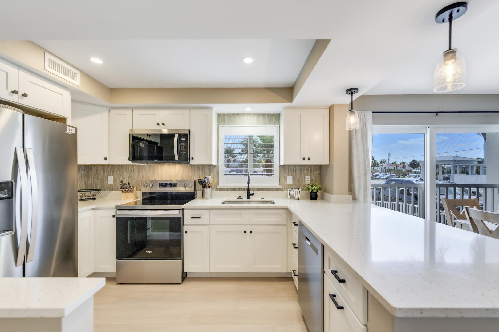 Brand new Kitchen with oh-so-important Dishwasher