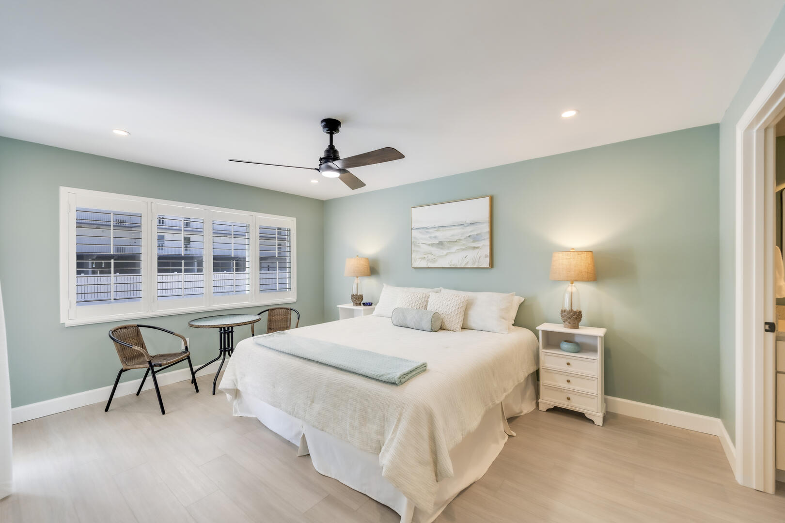 Master Bedroom En Suite has a King Sized Bed