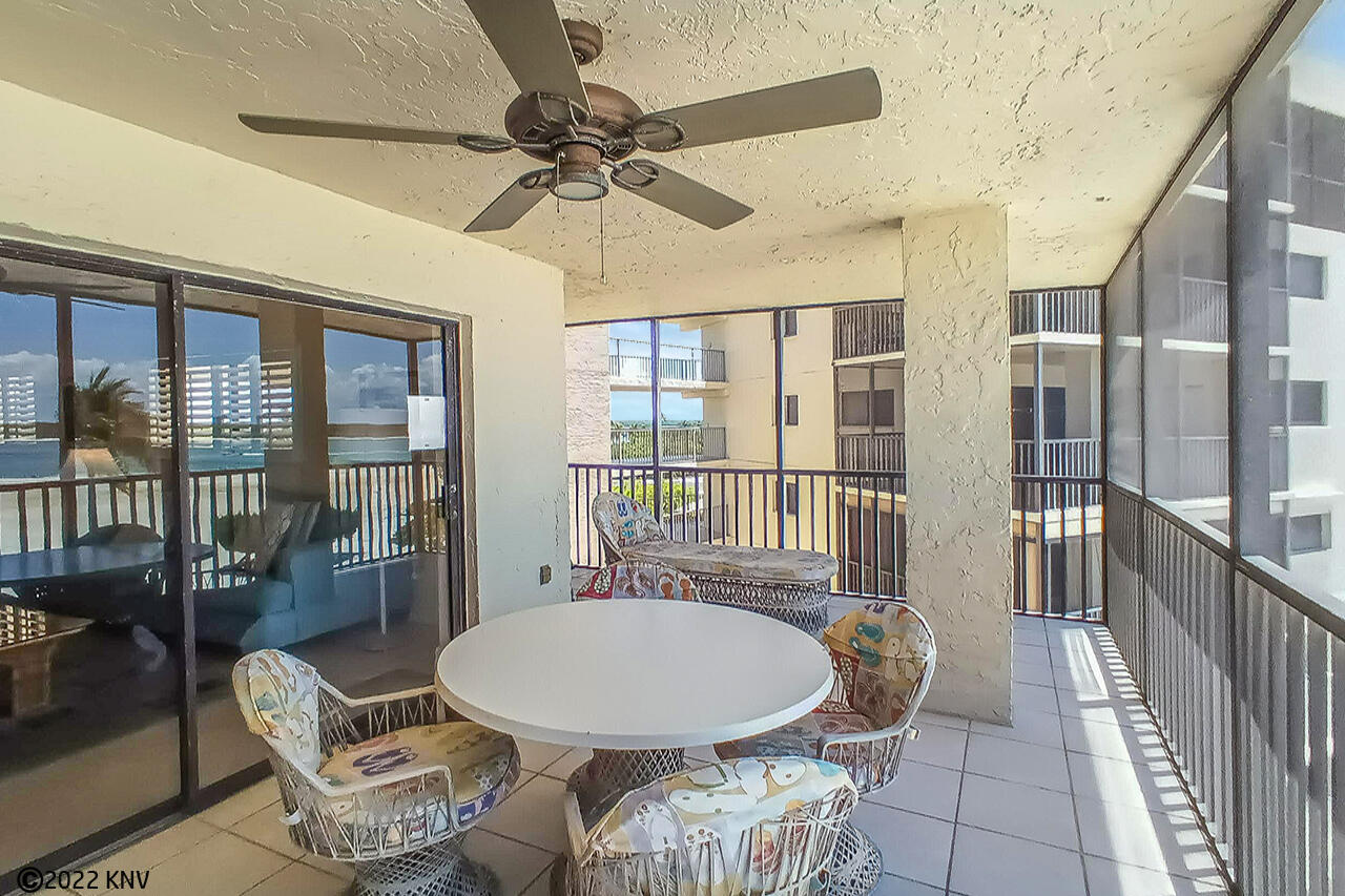 Fabulous Wrap Around Screened In Lanai 