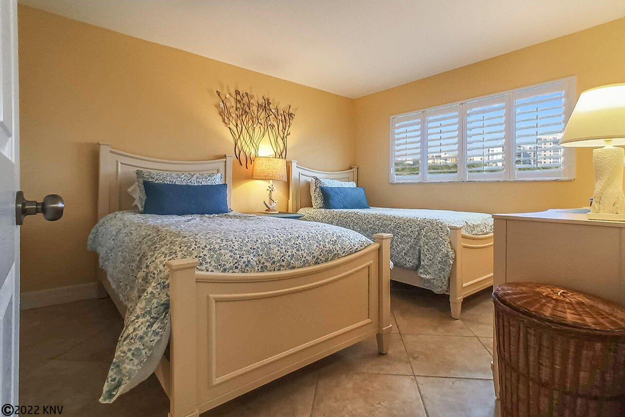 Guest Bedroom has Two Twin Beds