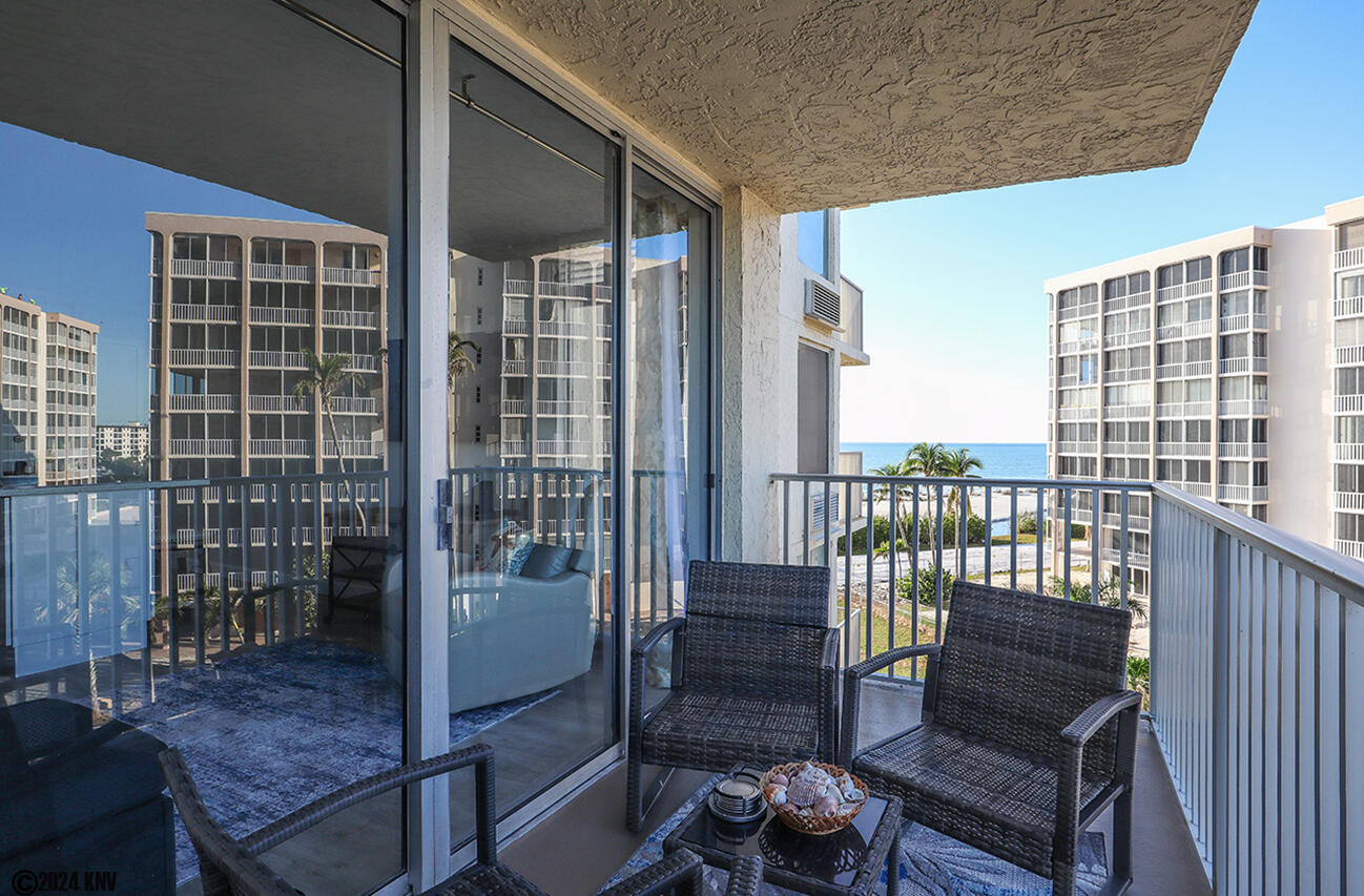 Relax with friends on your 4th Floor Balcony