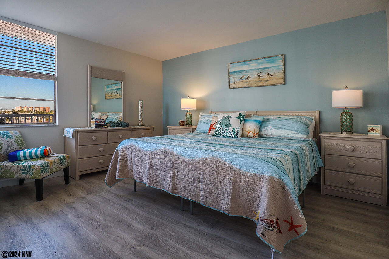 Huge Bedroom with King Sized Bed