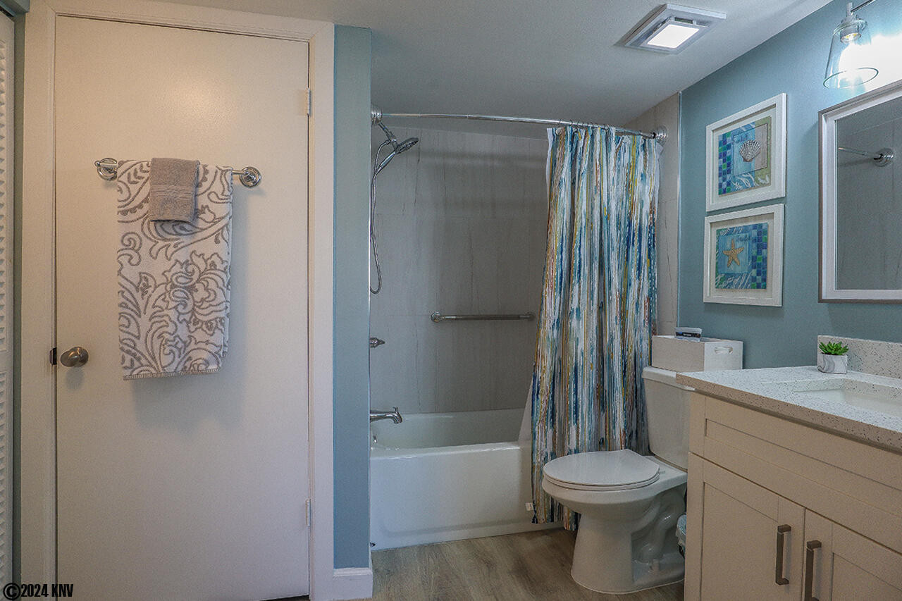 Huge Full Bath