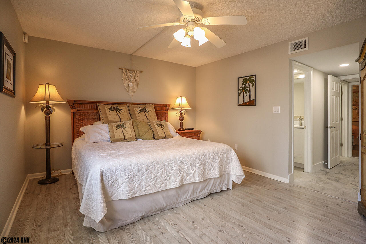 Lovely and Spacious, the Master Bedroom En Suite has a King Sized Bed