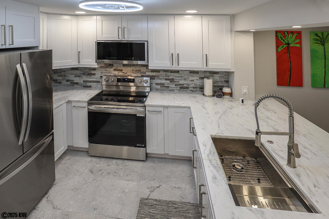 Custom designed, fully equipped Kitchen