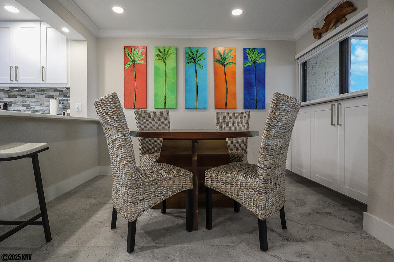 In addition to a Breakfast Bar for 2, there is a Dining Table for 4