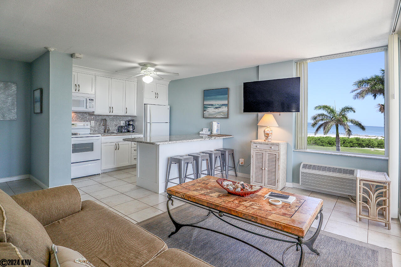 The perfect Beachfront Condo - Estero Beach And Tennis Club 206B