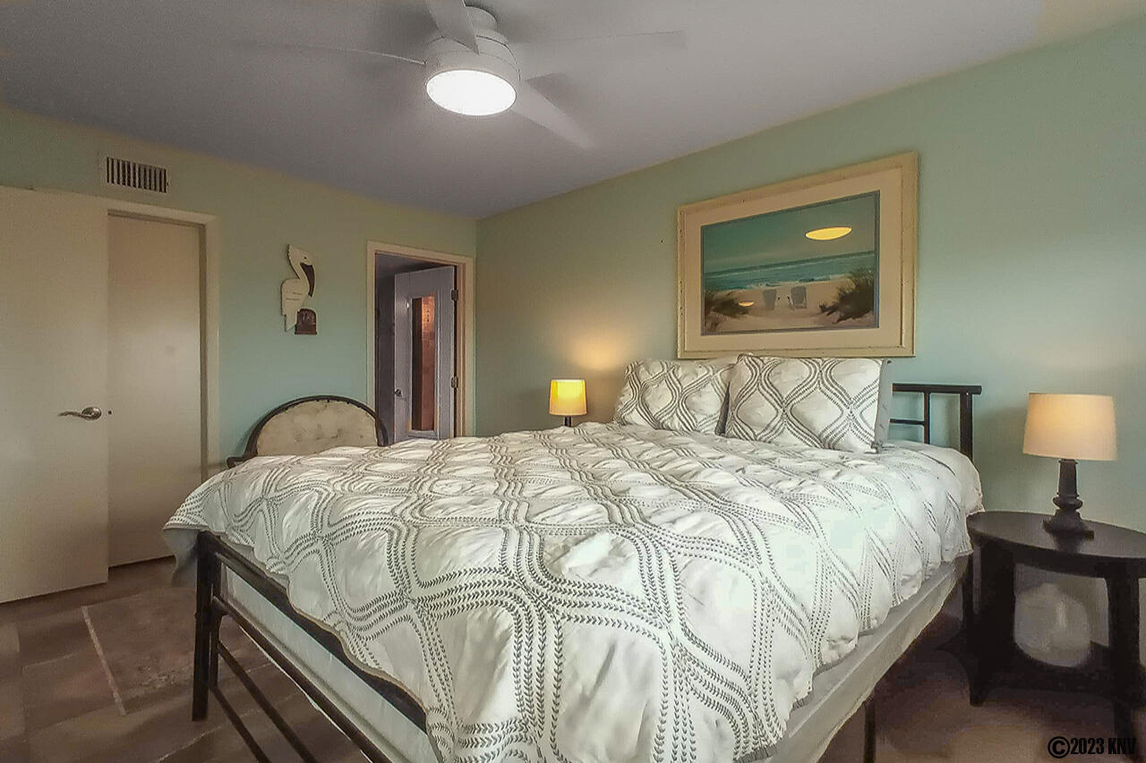 Master Bedroom has a Queen sized Bed