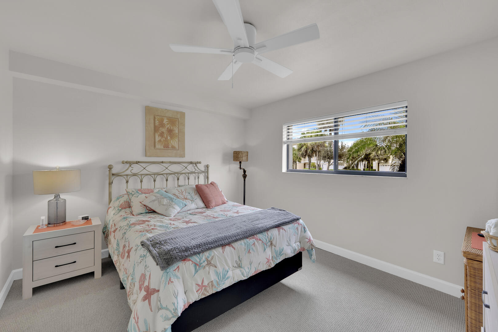 Queen sized bed Estero Yacht and Racquet 218