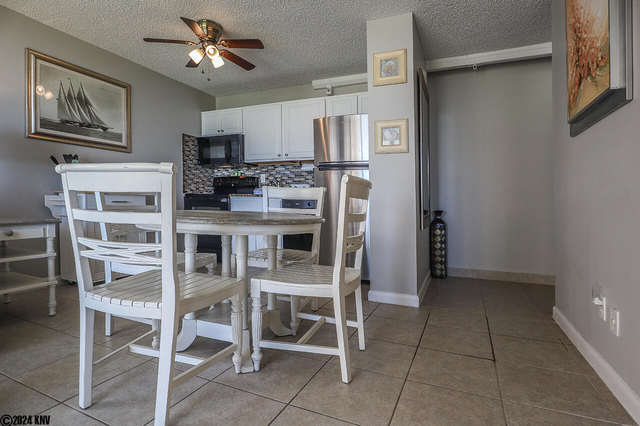 Kitchen includes a Dining Table for 4
