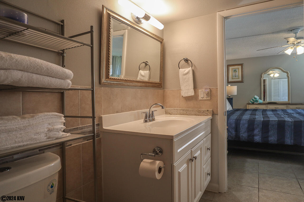 Lovely Remodeled Full Bath