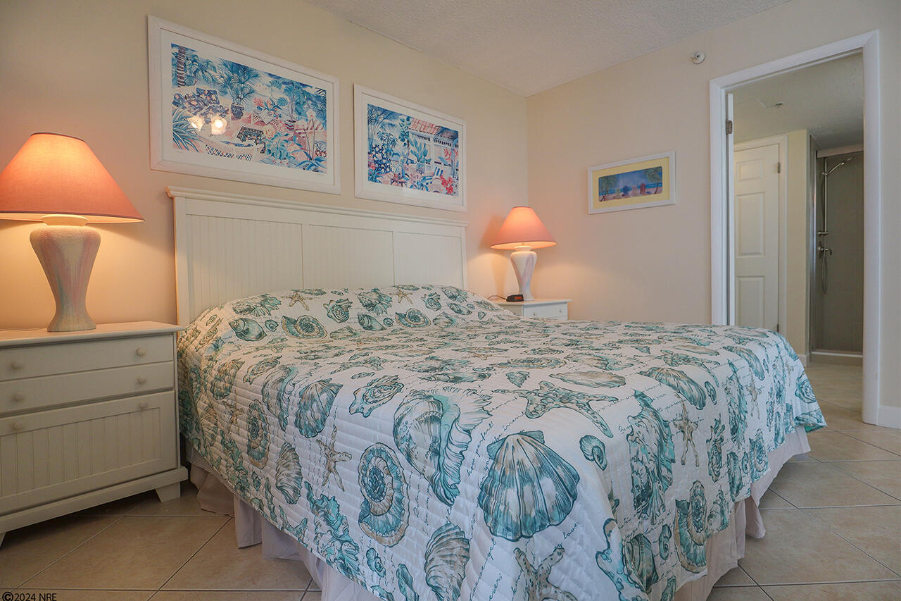 Fresh linens and towels are provided