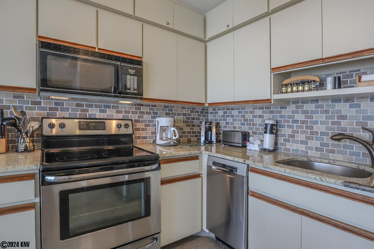 Fully Equipped Kitchen with new appliances