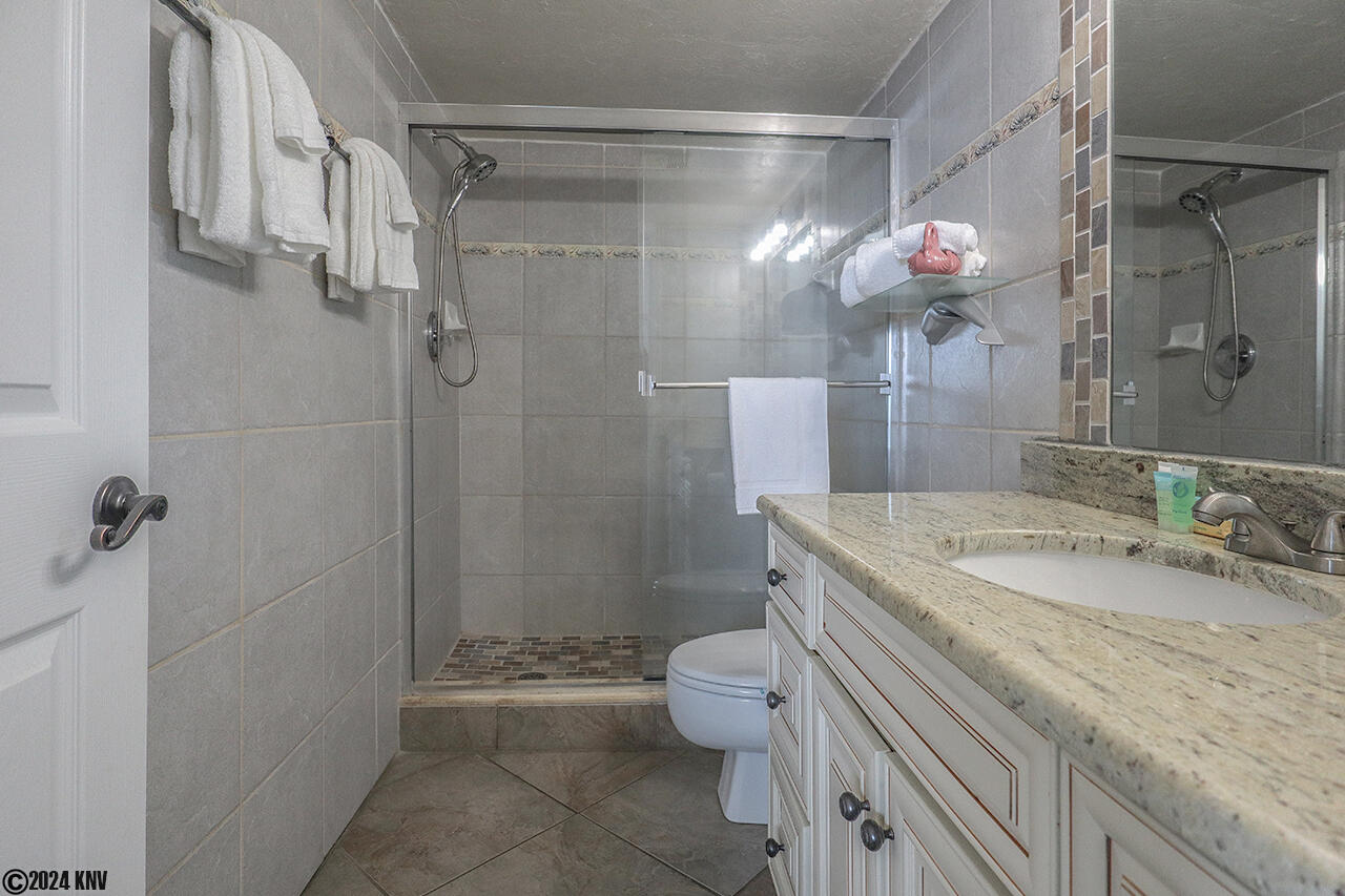 Beautifully Remodeled Full Bath with Tiled Walk In Shower