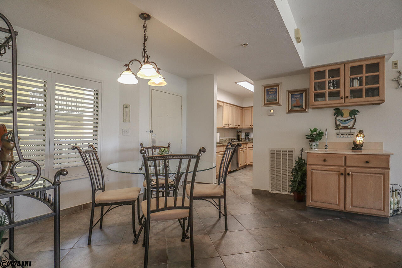 Dining Area with Wet Bar