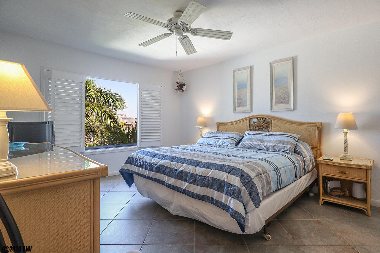 Spacious Master Bedroom En Suite features a King Sized Bed
