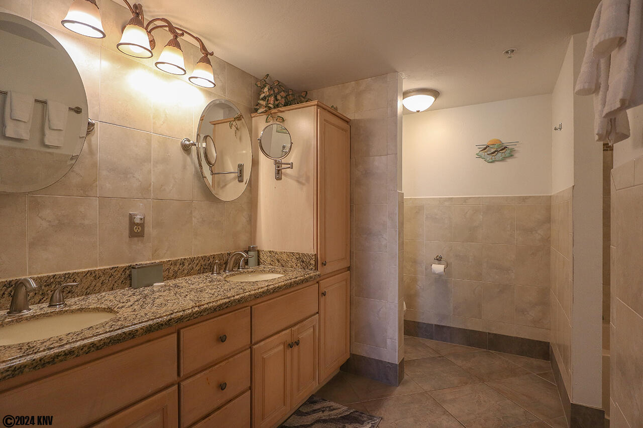 Lovely Master Bath En Suite with Double Vanities and separate Tub and Walk In Shower