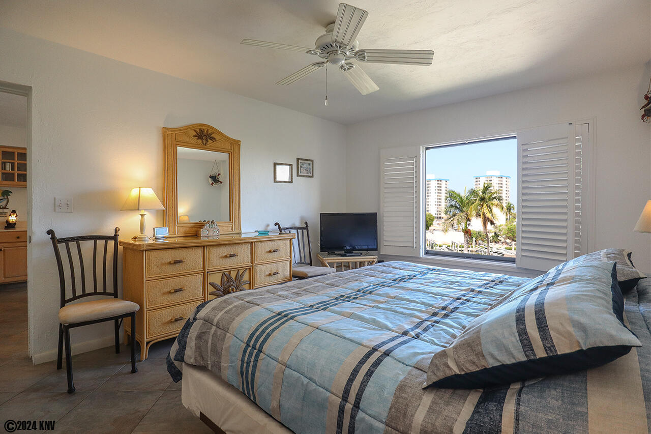 Spacious and lovely Master Bedroom En Suite