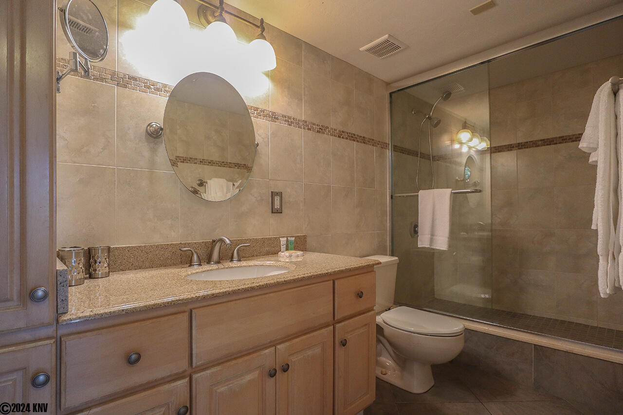 Beautifully designed Full Bath for Guests