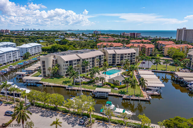 Santa Maria Harbor Condominiums sit on the beautiful south end across the street from the beach