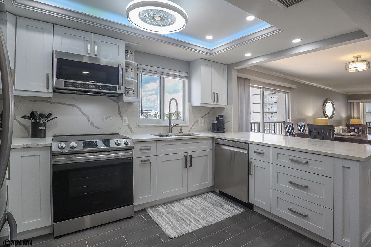 Newly Remodeled Kitchen has all the bells and whistles