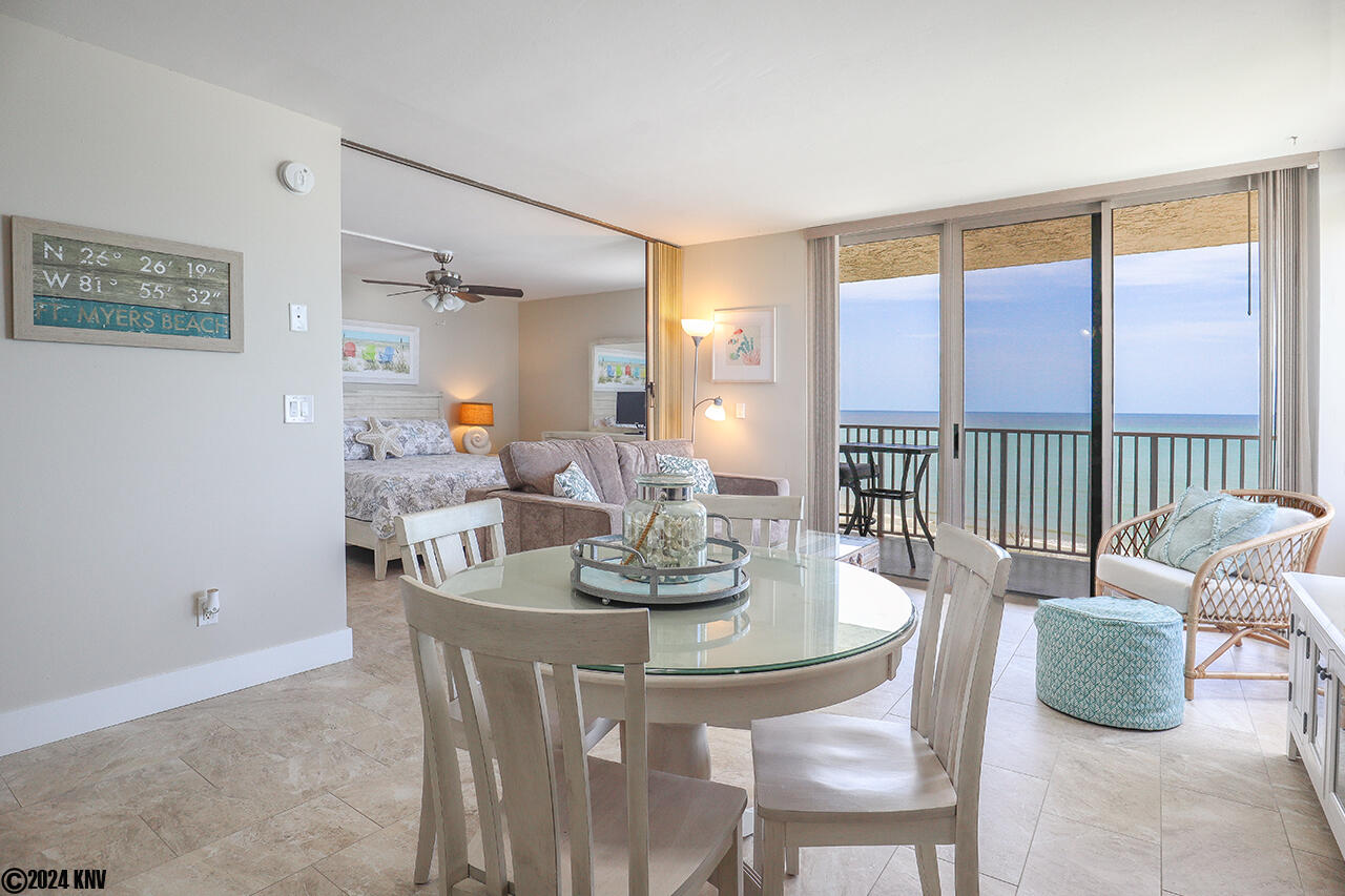 Hello Sunshine! What a fabulous place to spend your next vacation!
