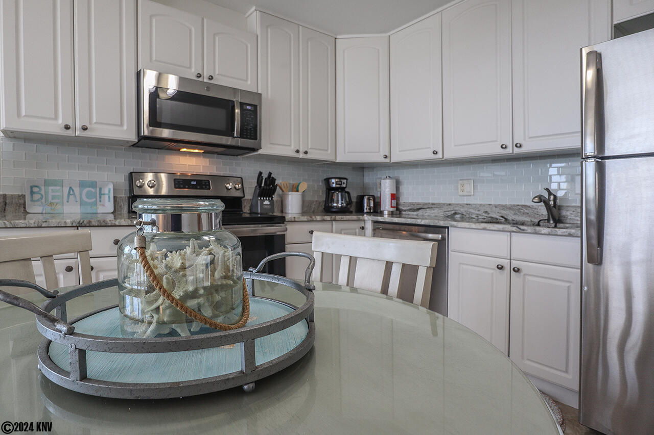 Eating In is simple in this fully equipped beautiful Kitchen