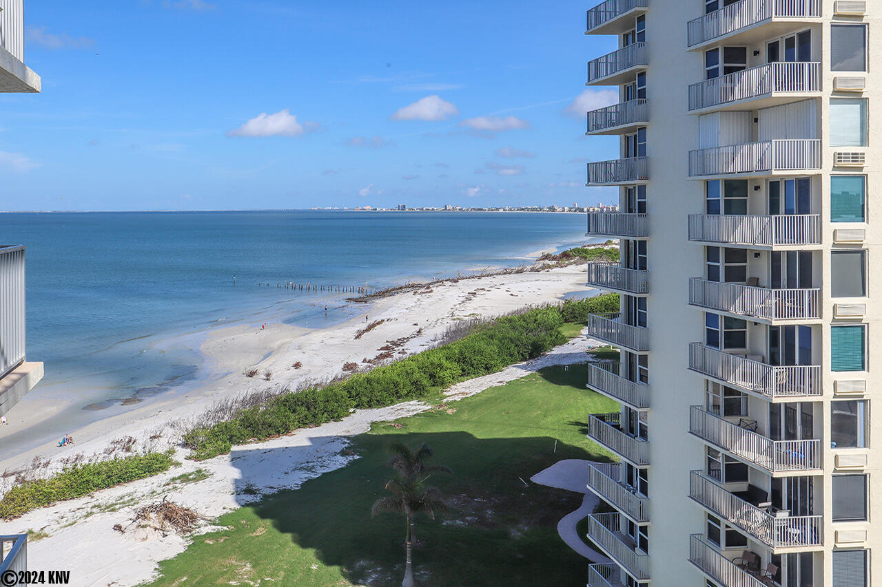 Partial view of the turquoise waters of the Gulf