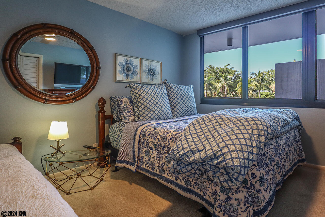 Outfitted with fresh Designer Linens, the Queen Sized Bed and Daybed offer your overnight guests beautiful accommodations