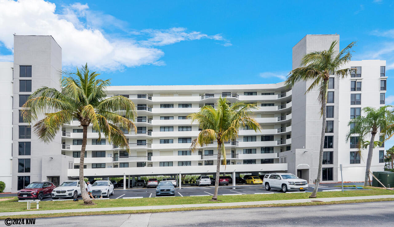 The Palms on the exclusive Bay Beach Lane