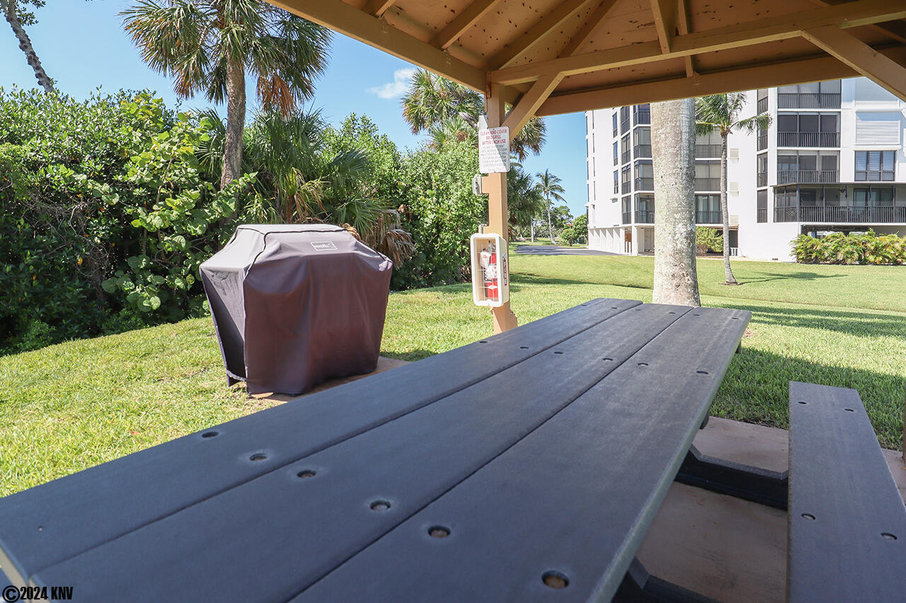 BBQ in Paradise! Grill your steaks as you watch the boats go by!