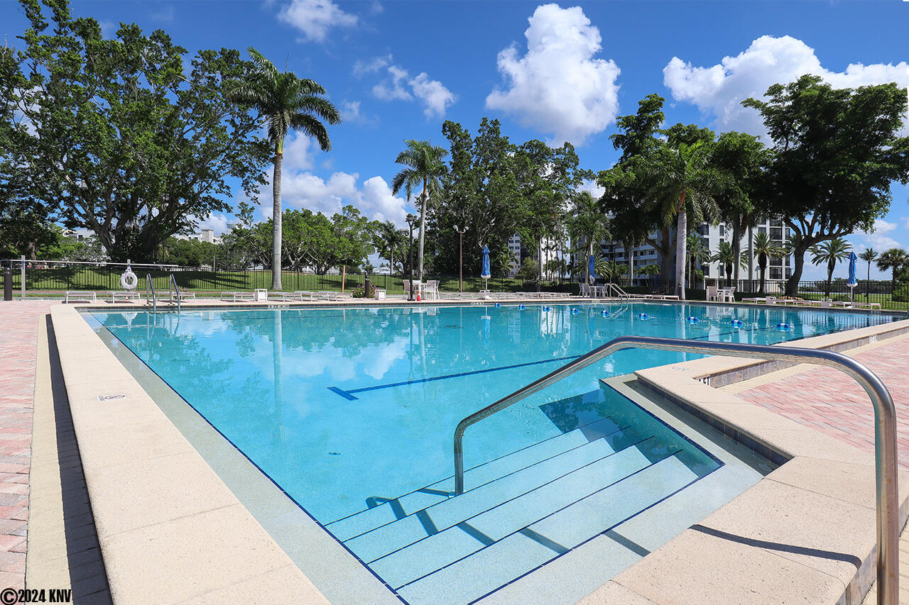 Welcome to The Palms...Exclusive Vacation Rental Condos On The Bay