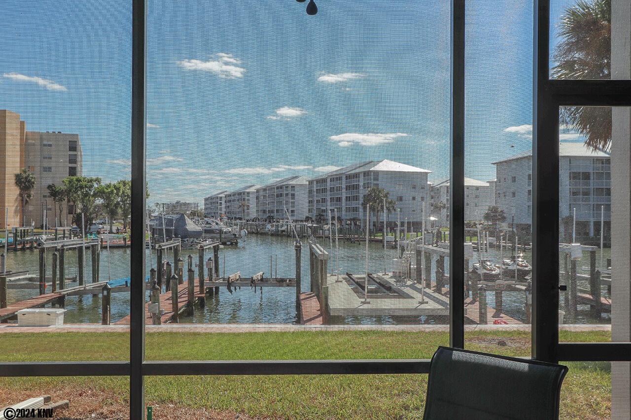Amazing waterfront view!