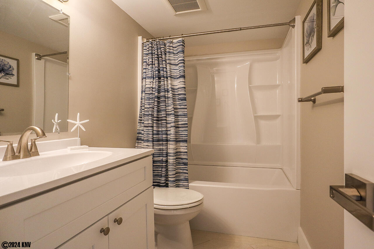 Hallway Full Bath has been completely remodeled