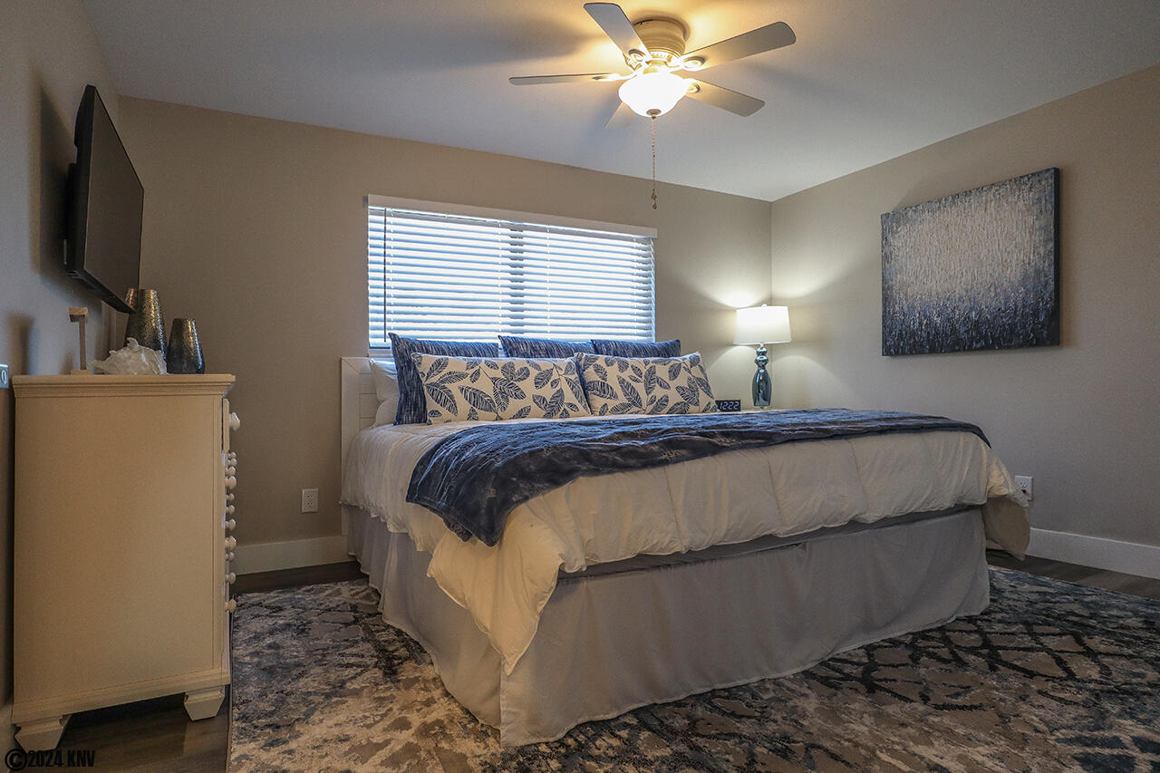 Lovely and Spacious, the Bedroom En Suite has a King Sized Bed
