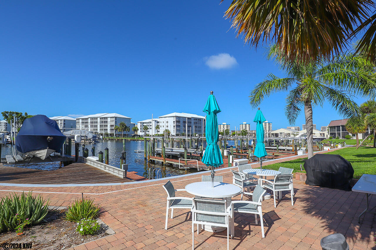 Estero Yacht And Racquet Club