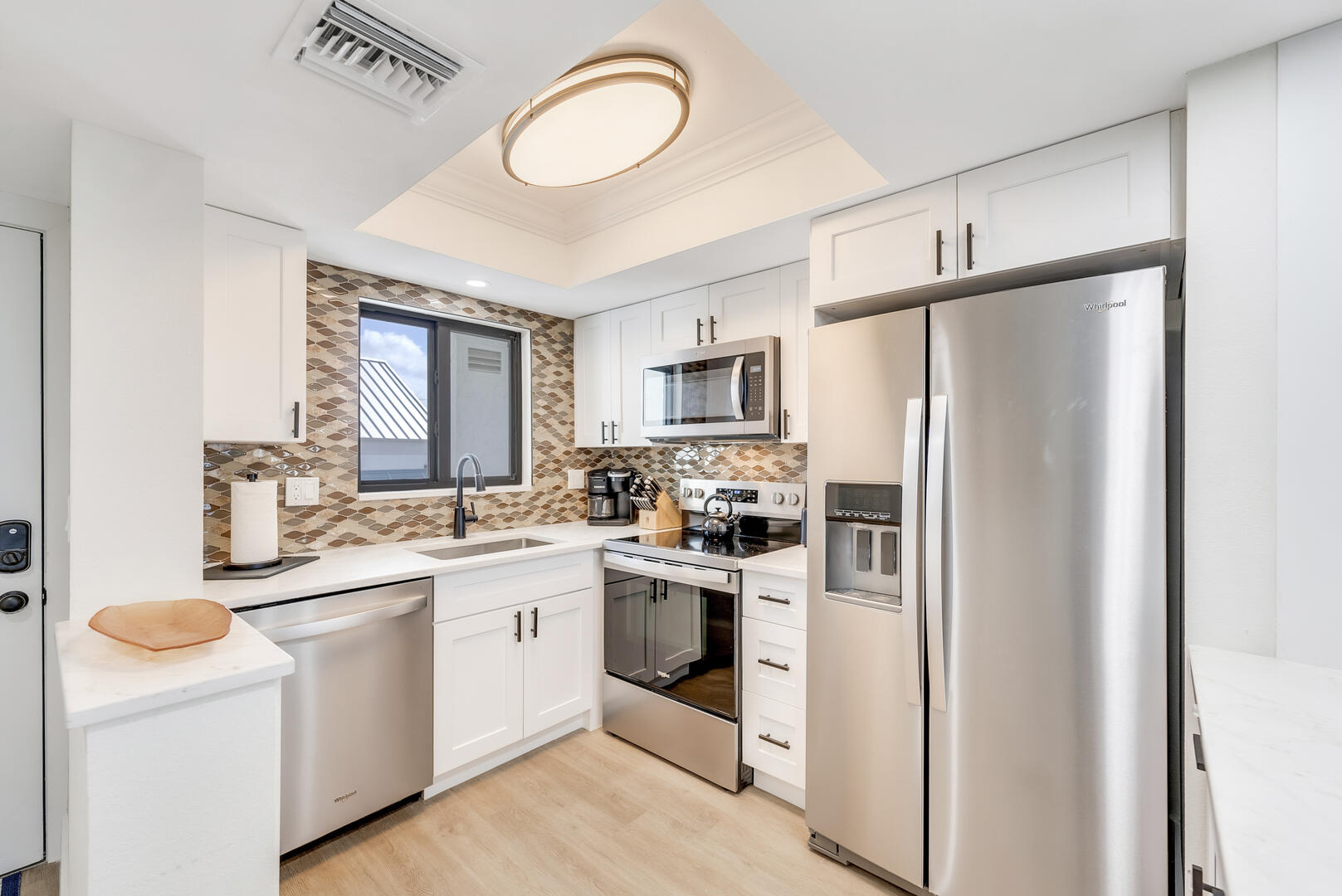 Gorgeous Remodeled Kitchen with new appliances and a Breakfast Bar