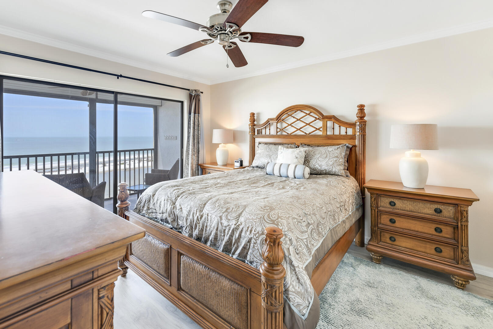 Master Bedroom has a gorgeous view of the Gulf and a Queen Sized Bed