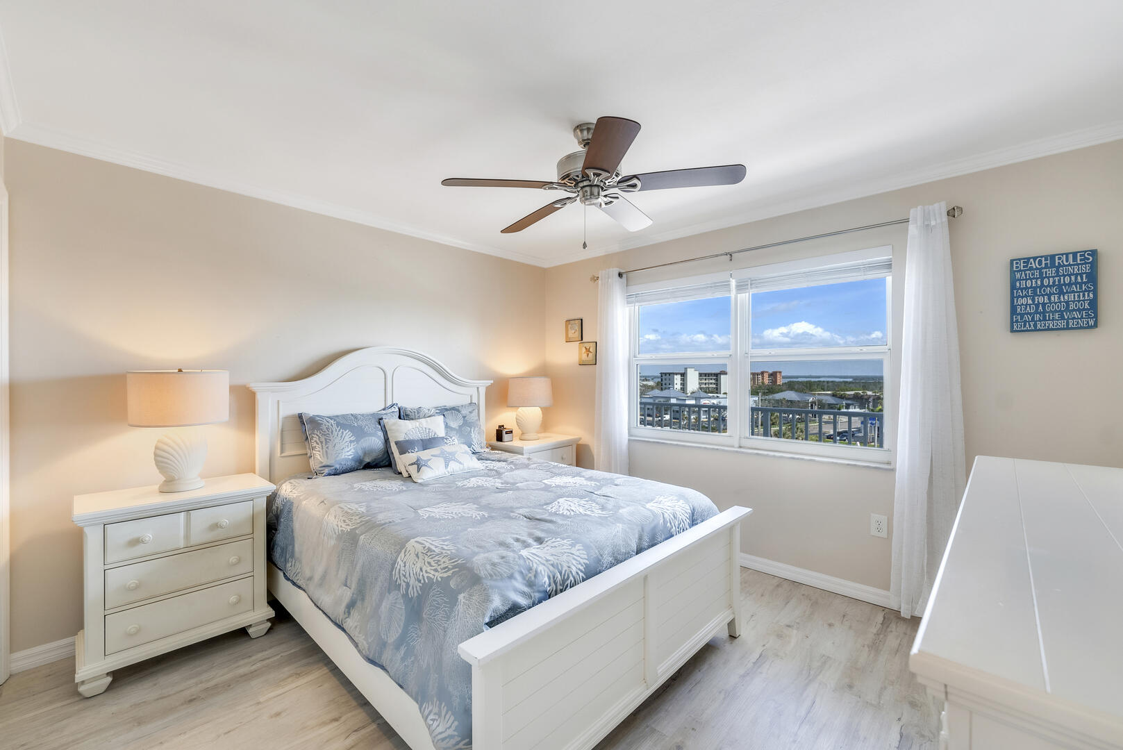 Guest Bedroom also has a Queen Sized Bed