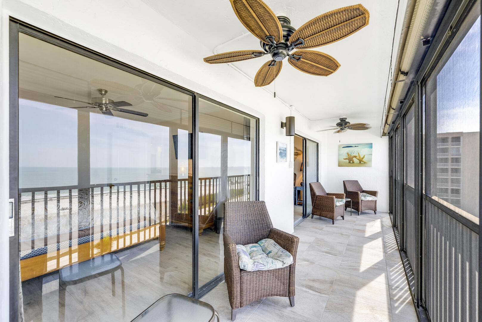 Sun and Sand, Drinks On Ice, Welcome to Our Paradise! Huge Screened In Lanai with a panoramic view of the Gulf